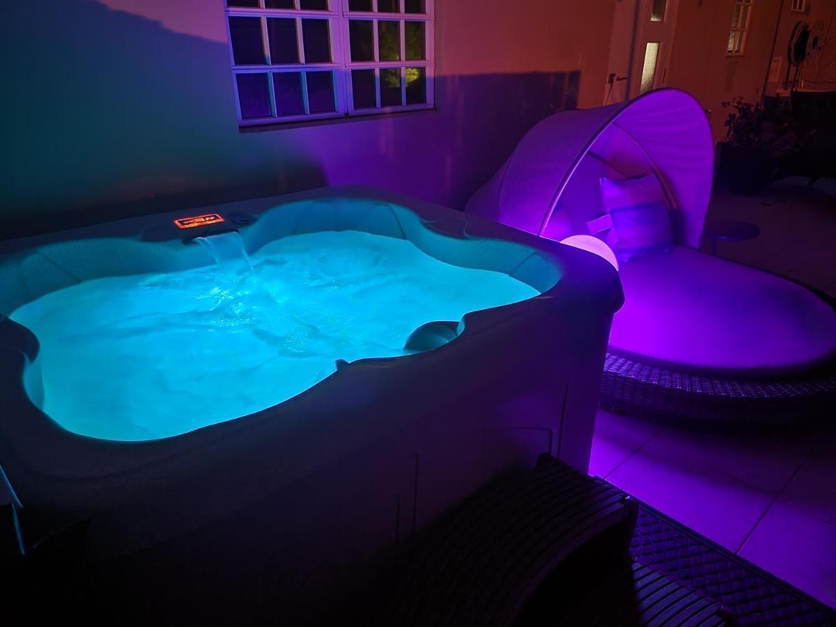 Luxury Retreat With Private Jacuzzi And Mountain Views Free Parking Lägenhet Ponce Exteriör bild