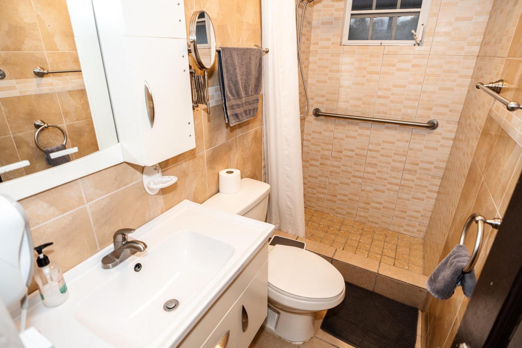 Luxury Retreat With Private Jacuzzi And Mountain Views Free Parking Lägenhet Ponce Exteriör bild