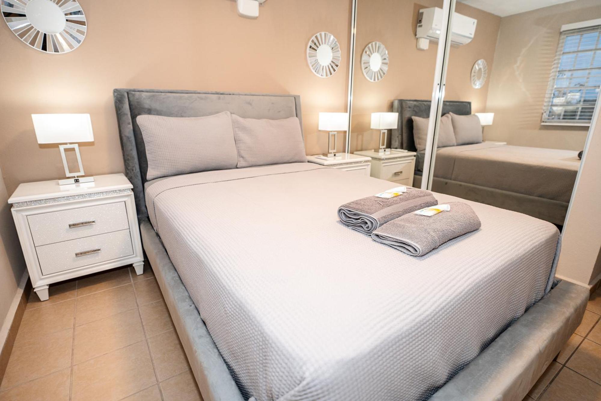Luxury Retreat With Private Jacuzzi And Mountain Views Free Parking Lägenhet Ponce Exteriör bild