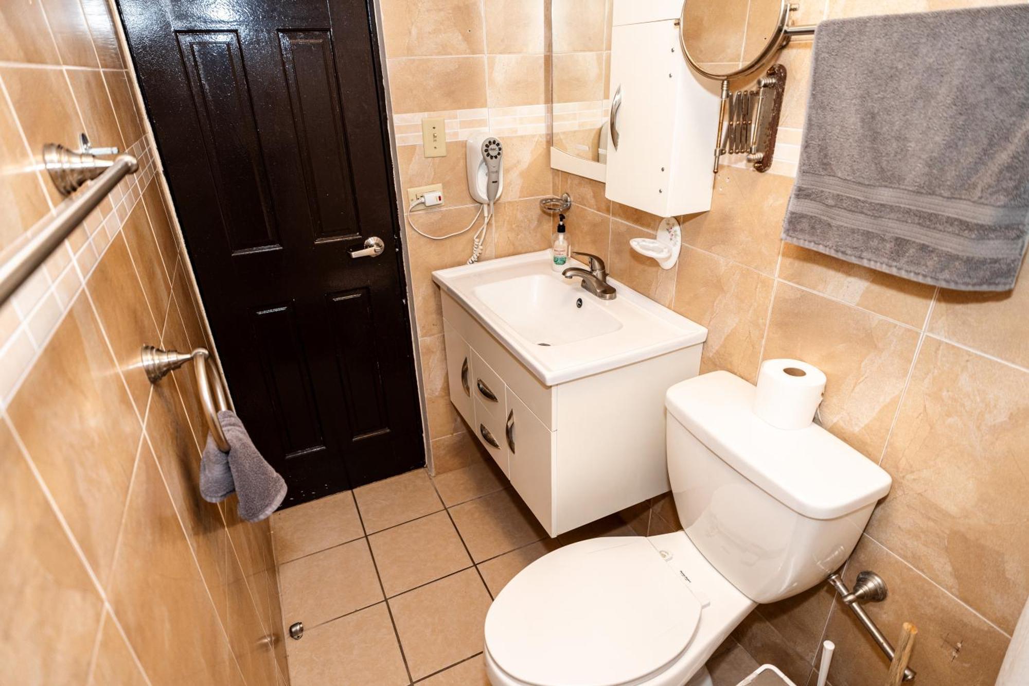 Luxury Retreat With Private Jacuzzi And Mountain Views Free Parking Lägenhet Ponce Exteriör bild