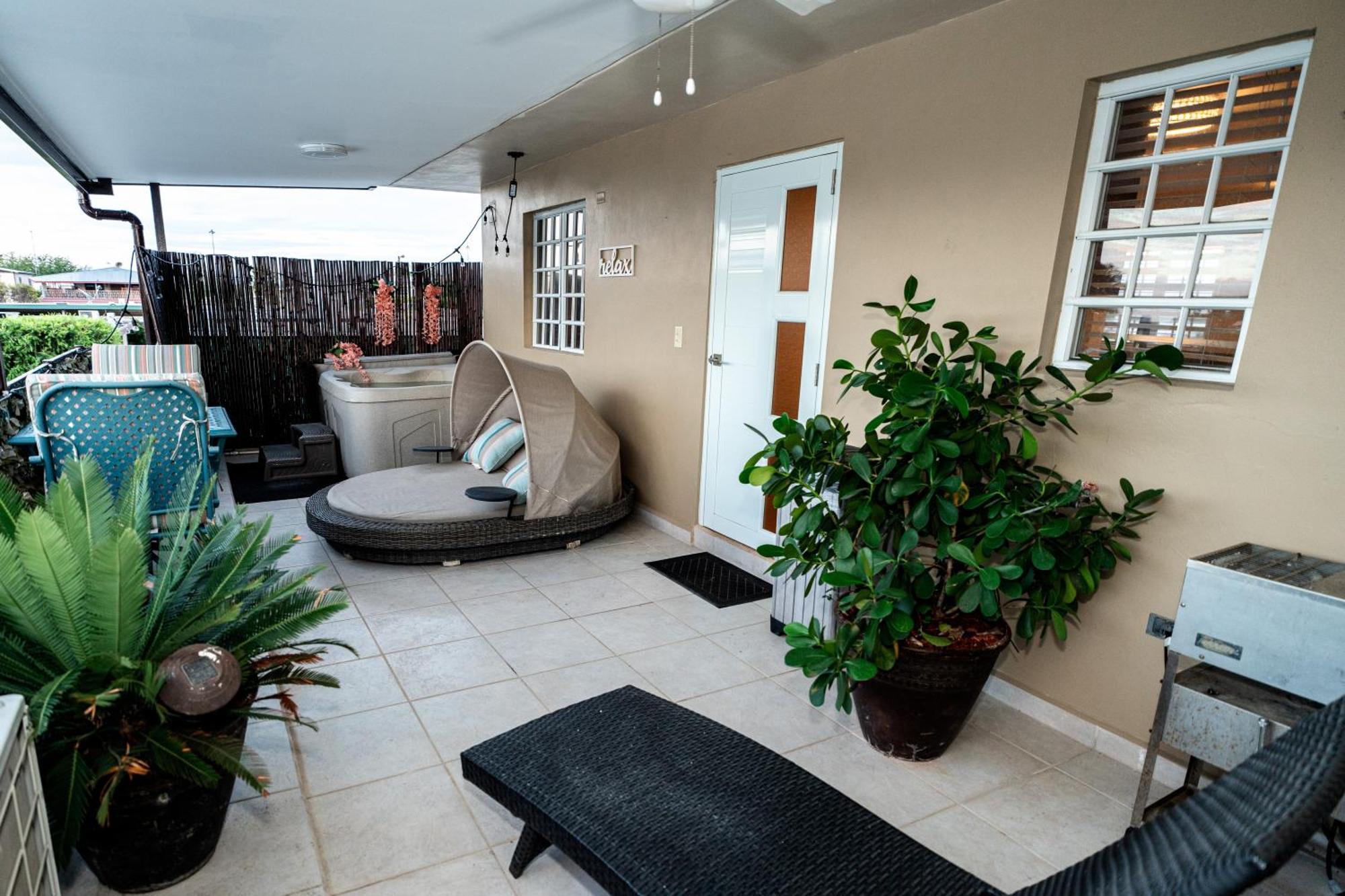 Luxury Retreat With Private Jacuzzi And Mountain Views Free Parking Lägenhet Ponce Exteriör bild